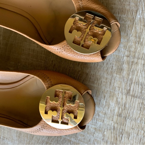 Tory Burch Women’s Selma Open Toe Wedge sandal shoe sz 9.5 beige 2.5” logo - Picture 10 of 15